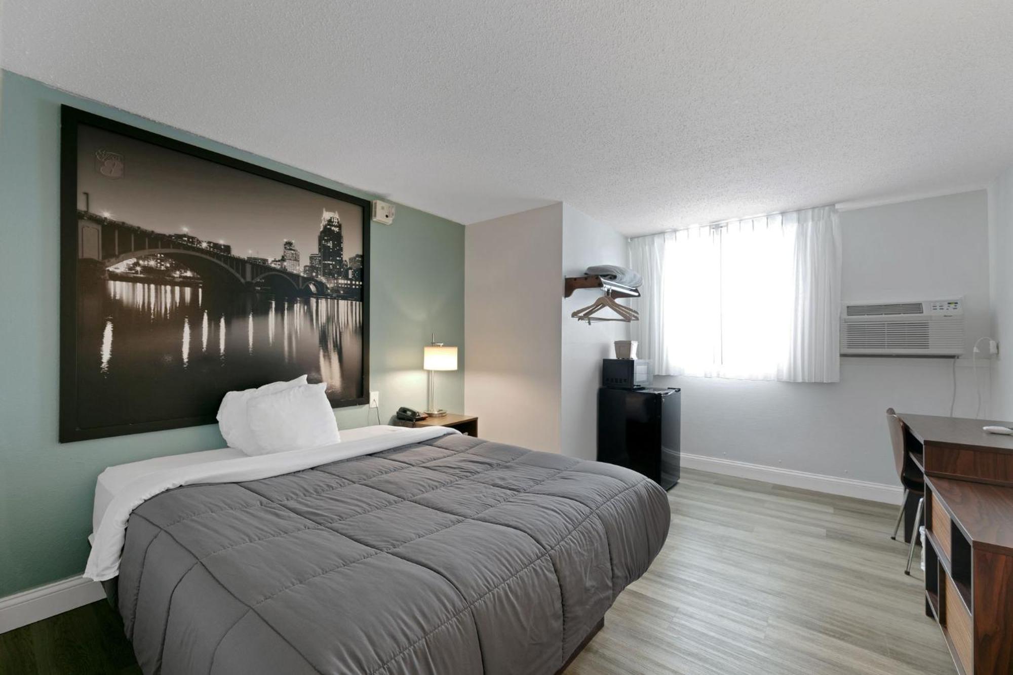 Hotel 8 Fergus Falls Экстерьер фото