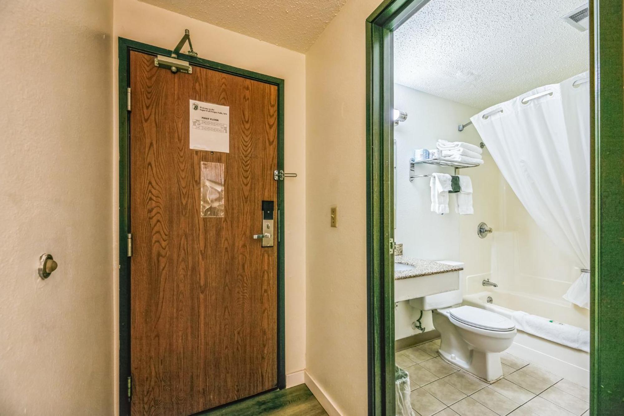 Hotel 8 Fergus Falls Экстерьер фото
