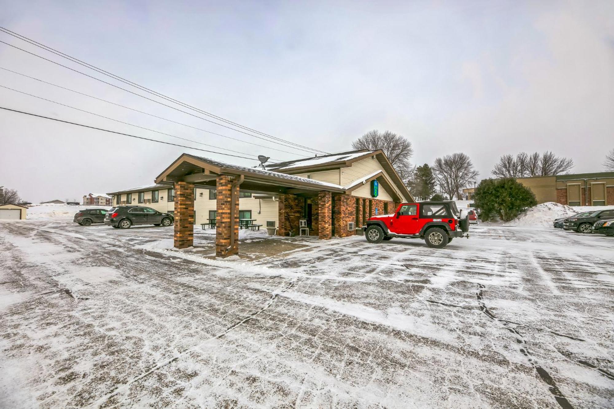 Hotel 8 Fergus Falls Экстерьер фото